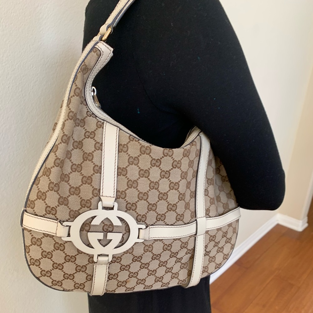 💯 % Authentic Gucci shoulder bag